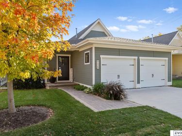 9529 W Center Road, Omaha, NE 68124