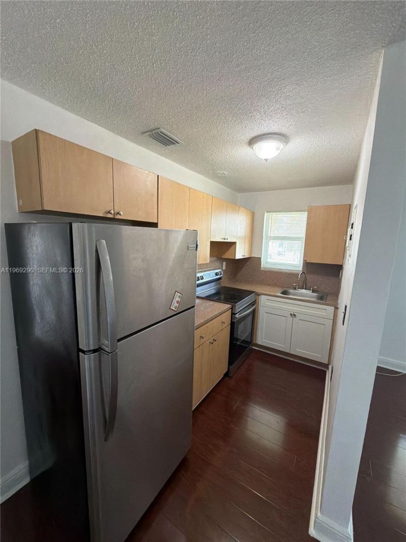 1621 NW 16th Ave, Unit 5, Miami, FL 33125 Photo