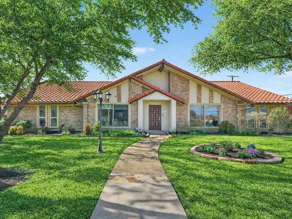 15415 Leavalley Drive , Dallas, TX 75248