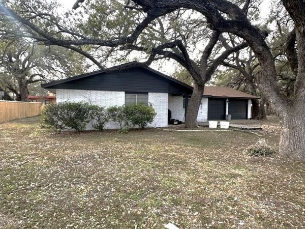 1005 Hondo, Sabinal, TX 78801