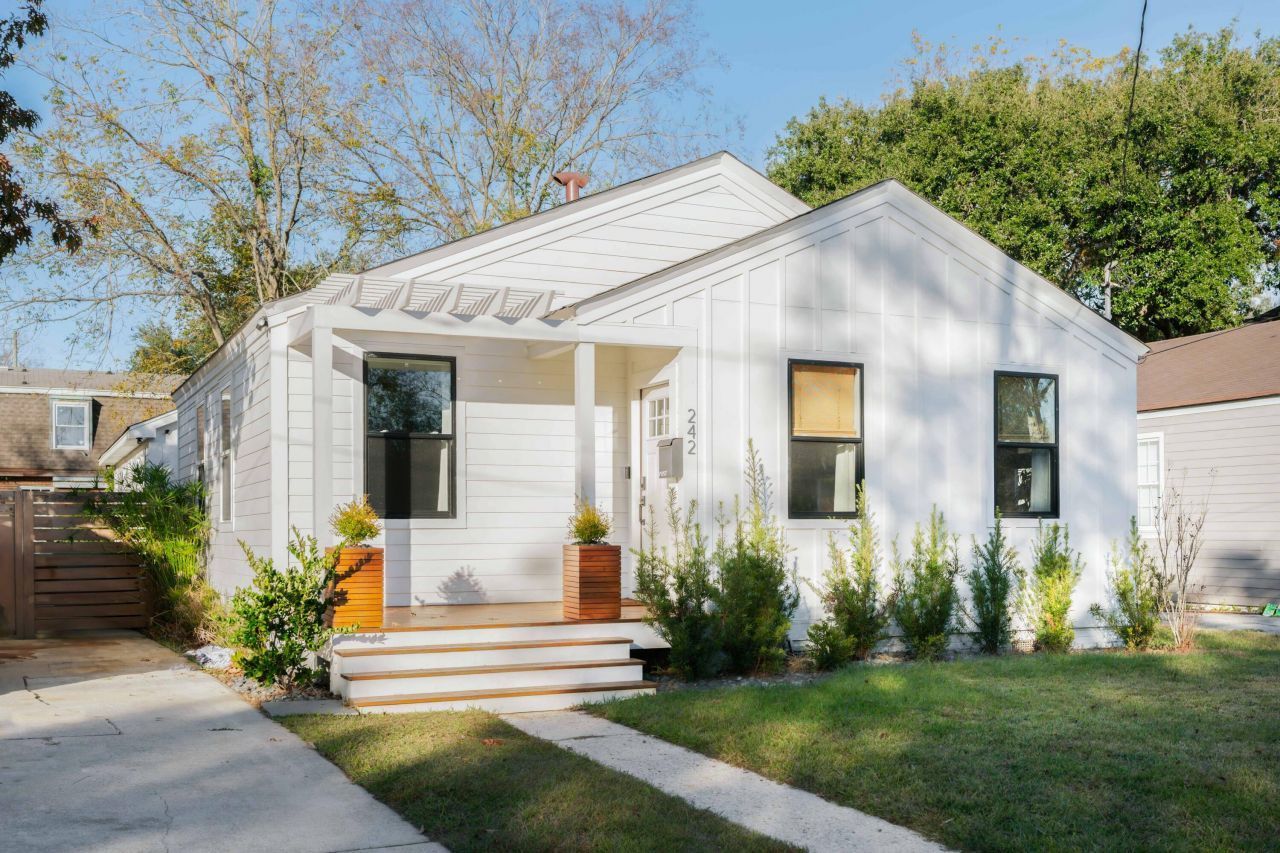 242 W Poplar Street Photo 1