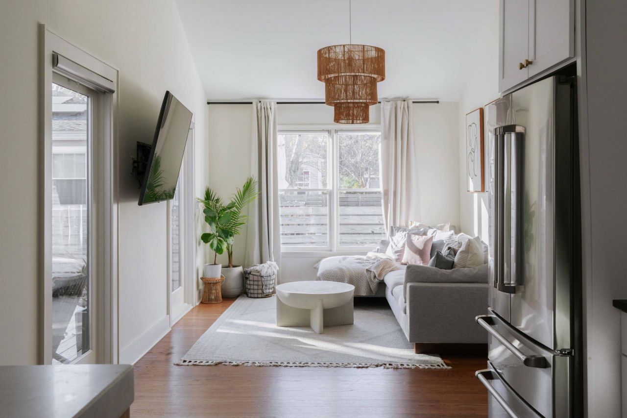 242 W Poplar Street Photo 11