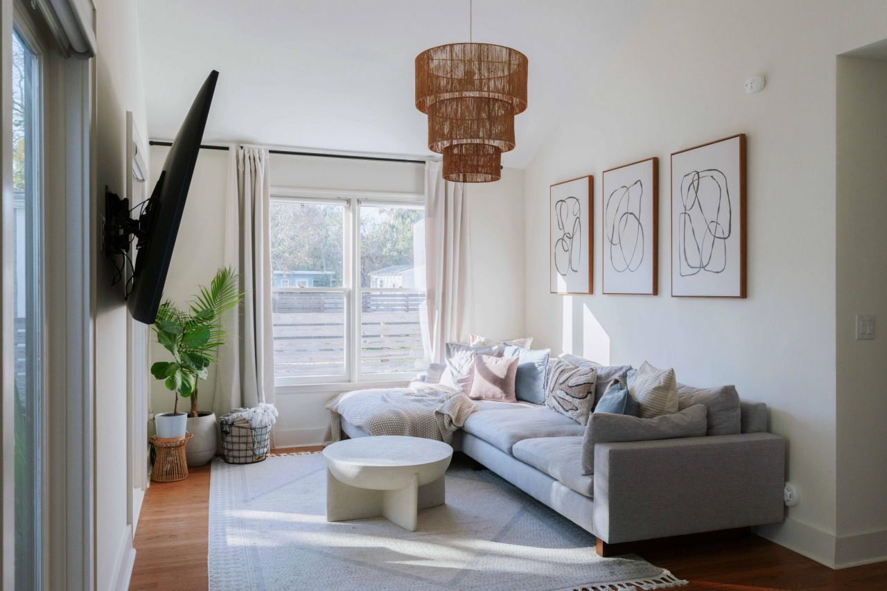 242 W Poplar Street Photo 12