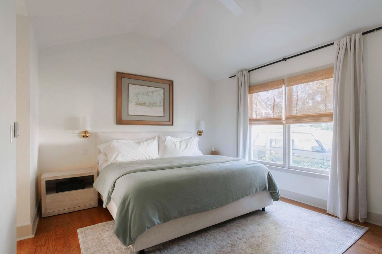 242 W Poplar Street Photo 14