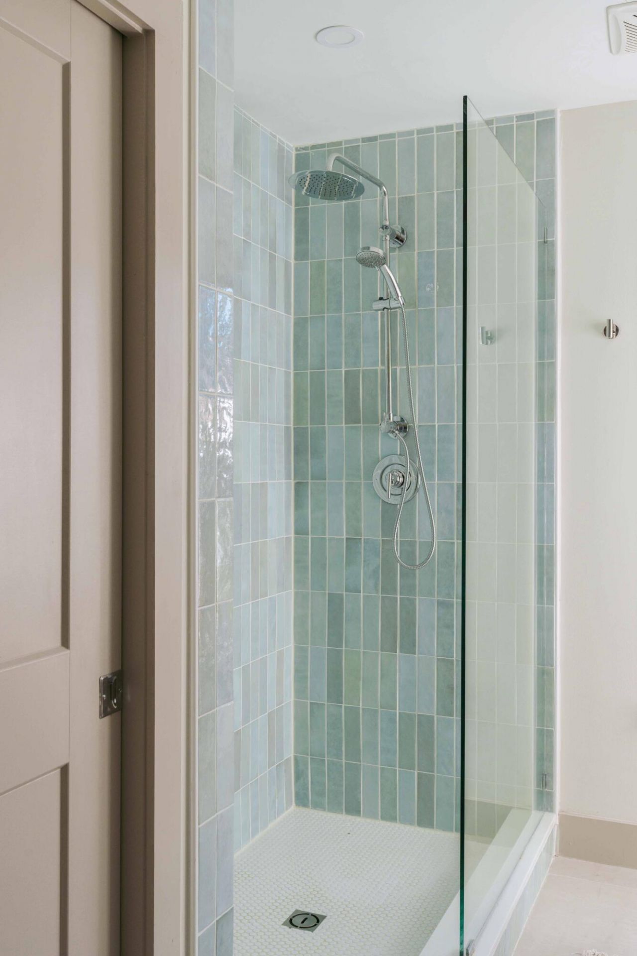 242 W Poplar Street Photo 16