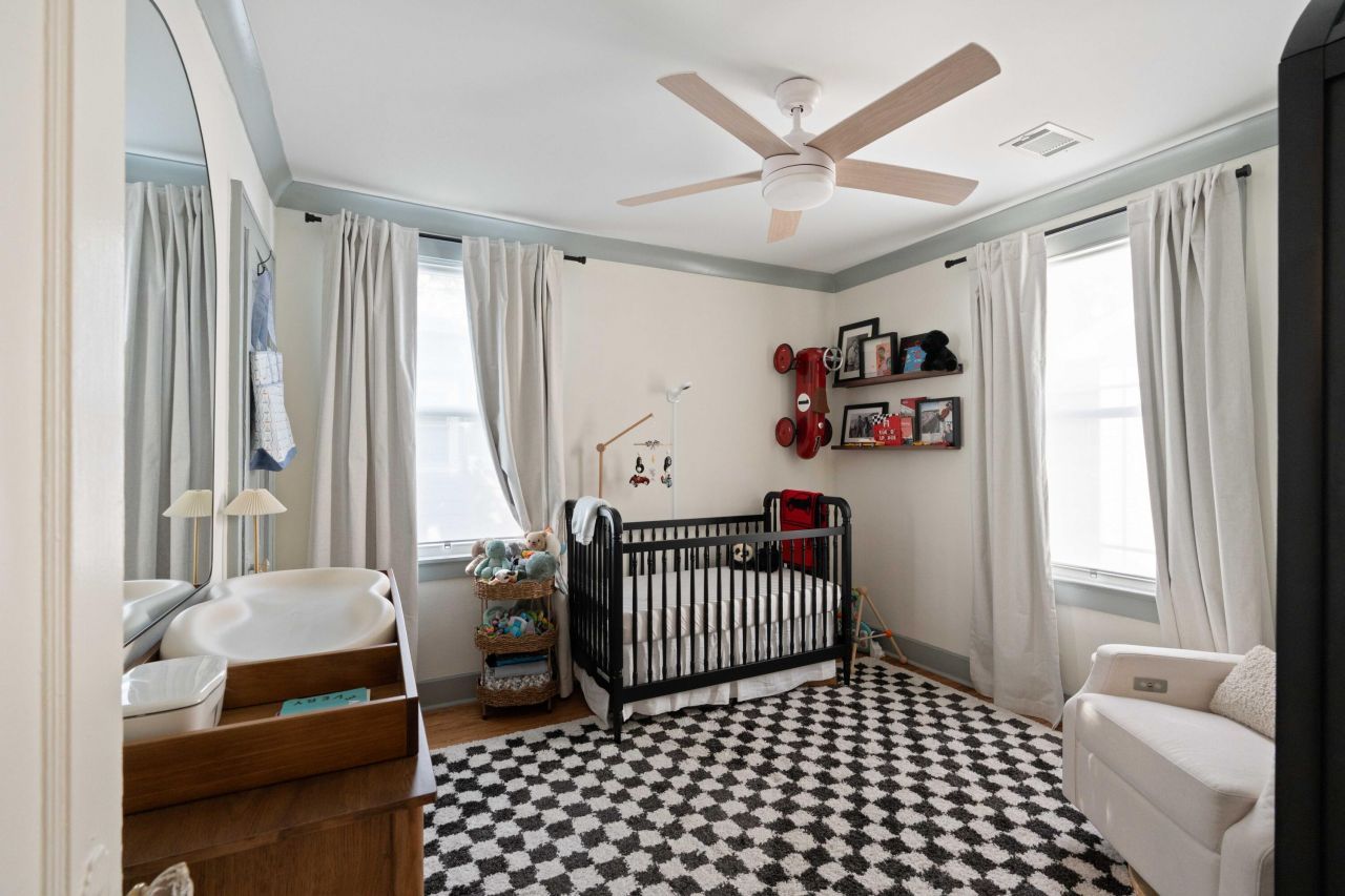 242 W Poplar Street Photo 21