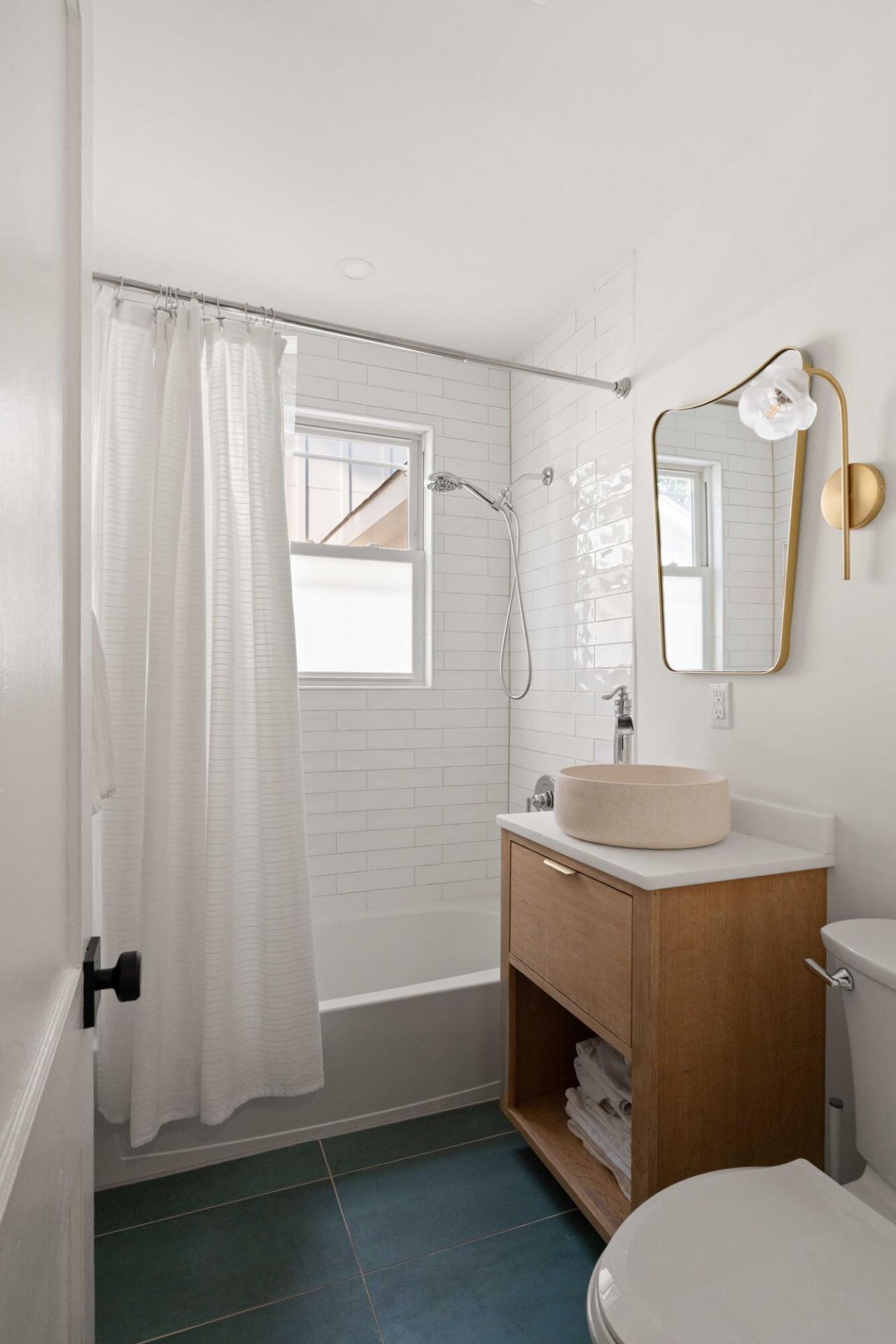 242 W Poplar Street Photo 23