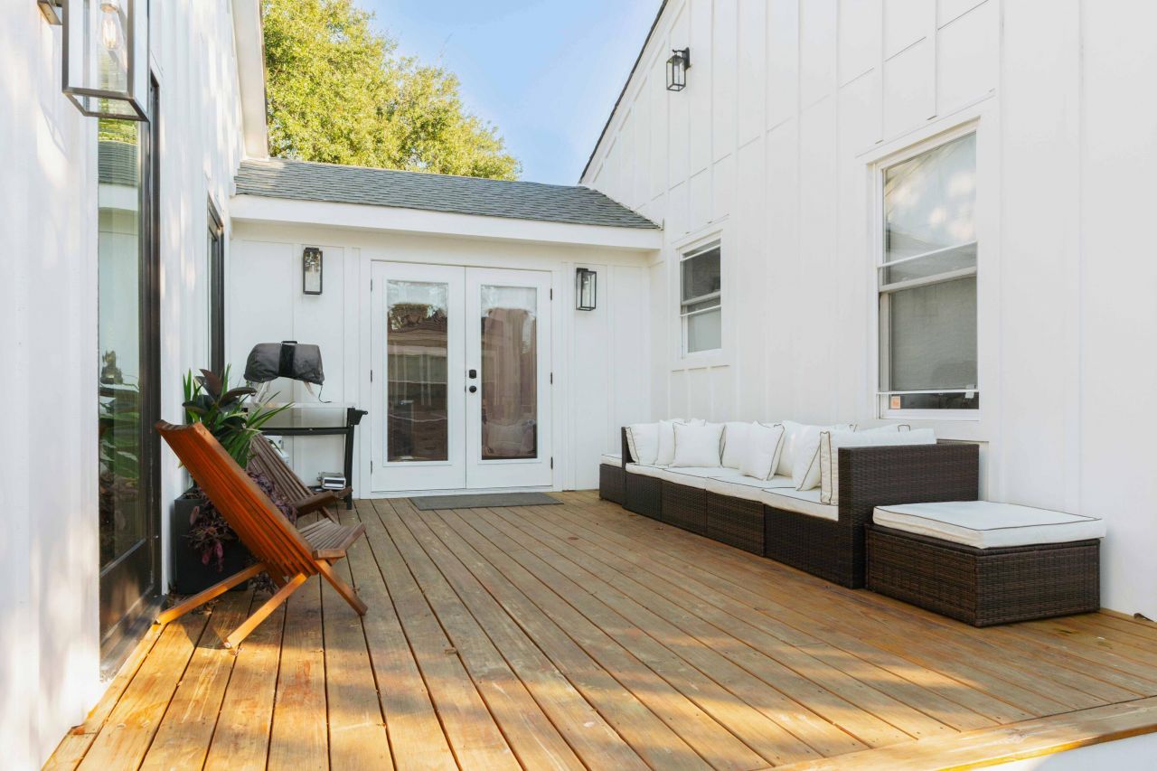 242 W Poplar Street Photo 24