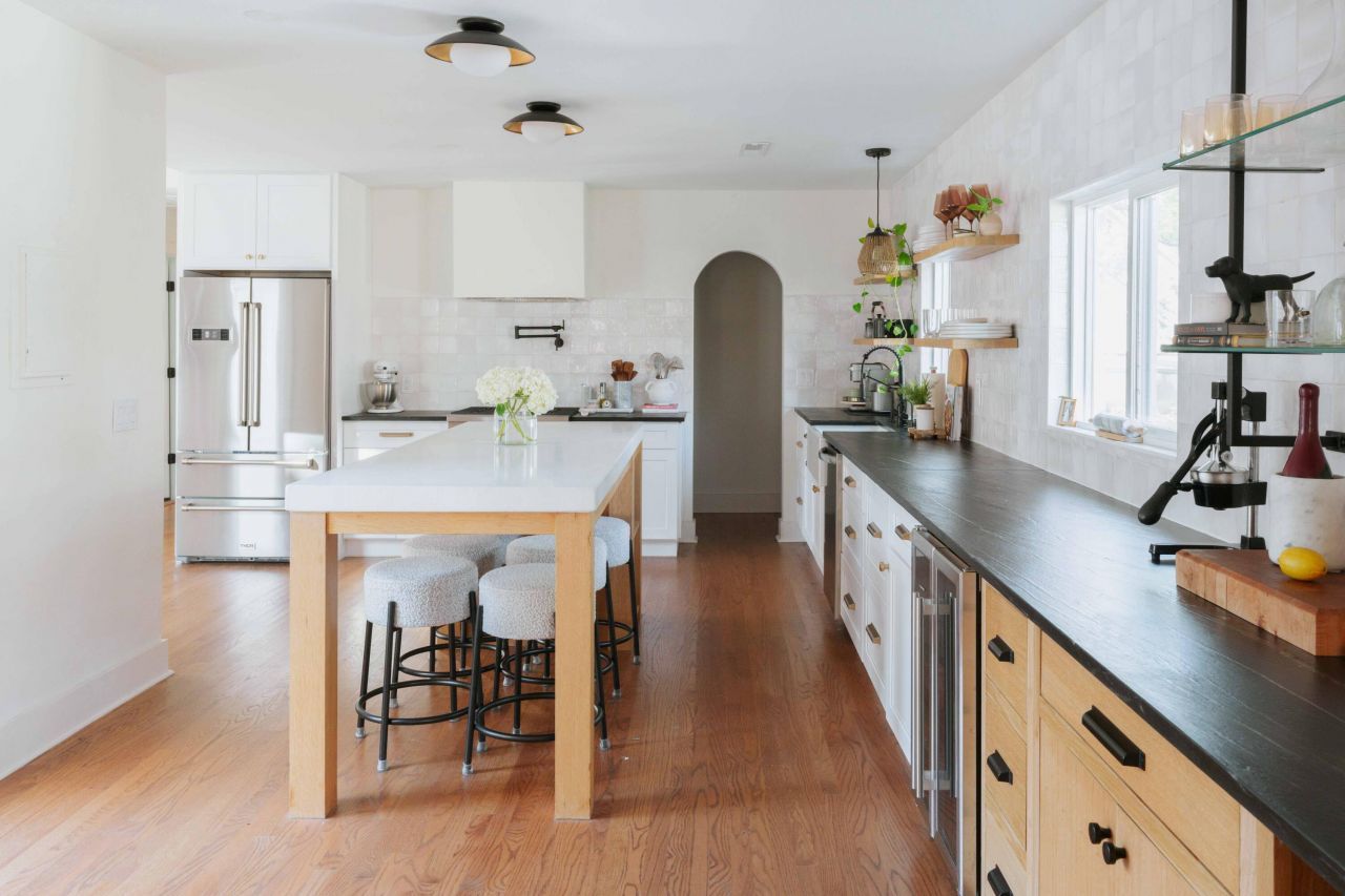 242 W Poplar Street Photo 5