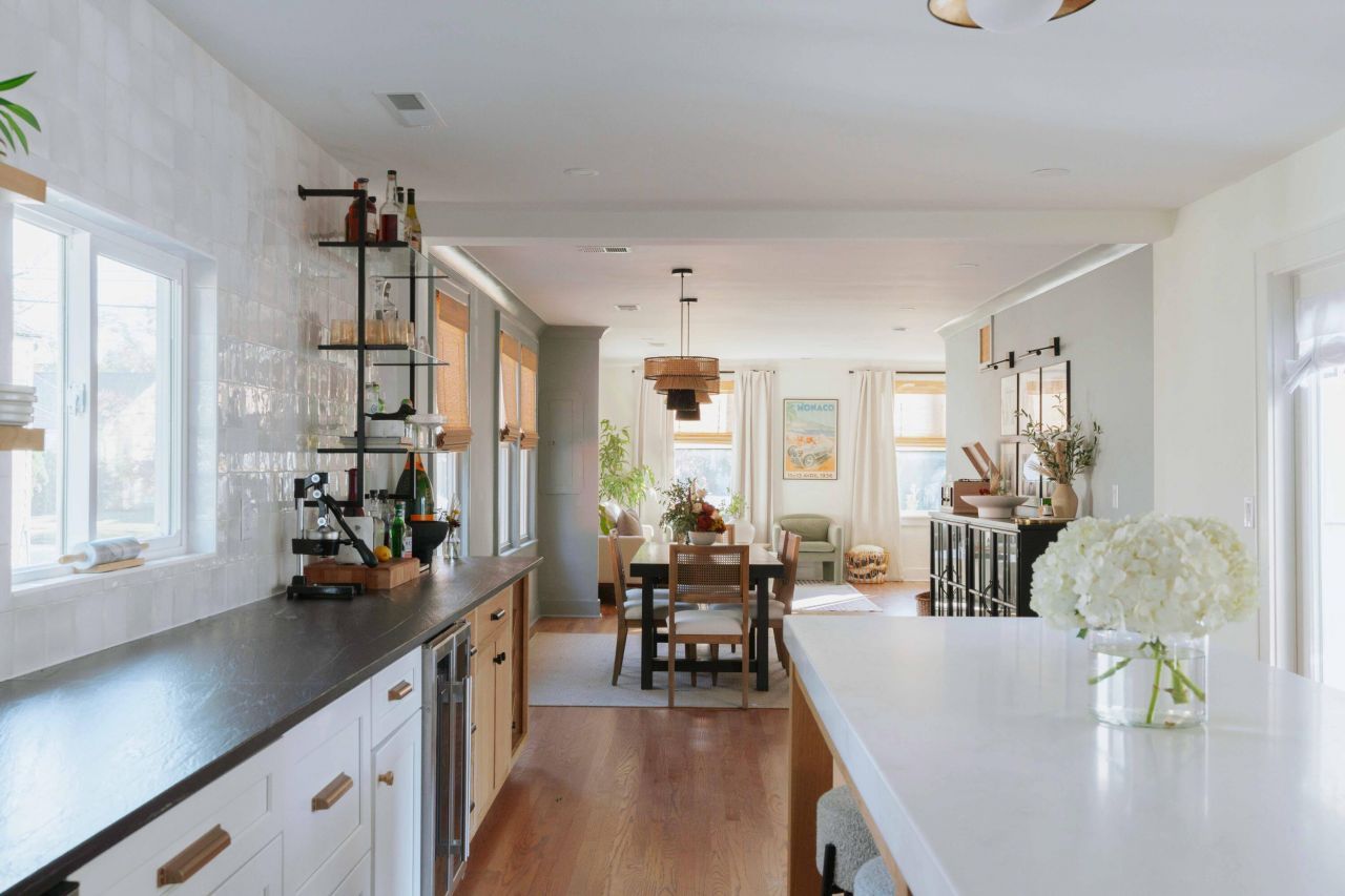 242 W Poplar Street Photo 6