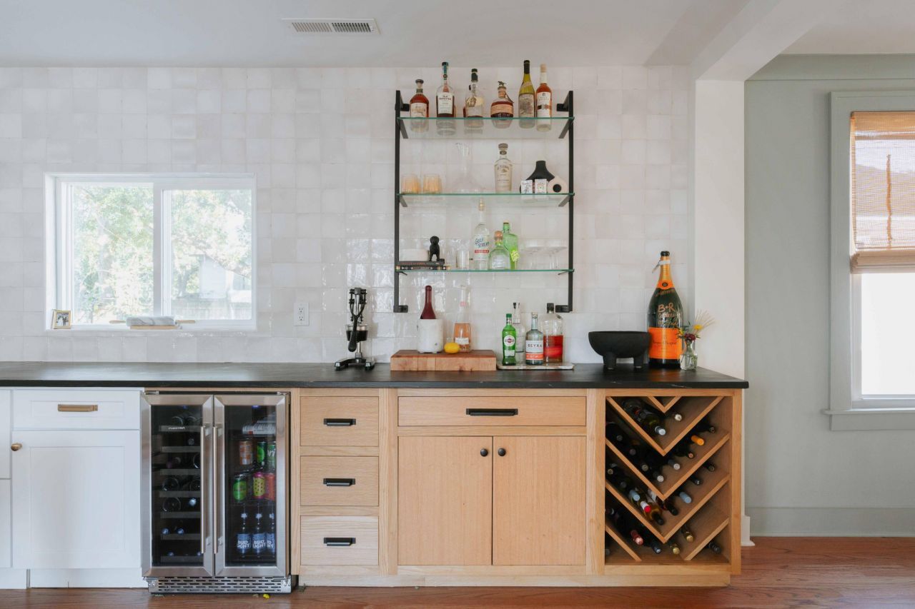 242 W Poplar Street Photo 7