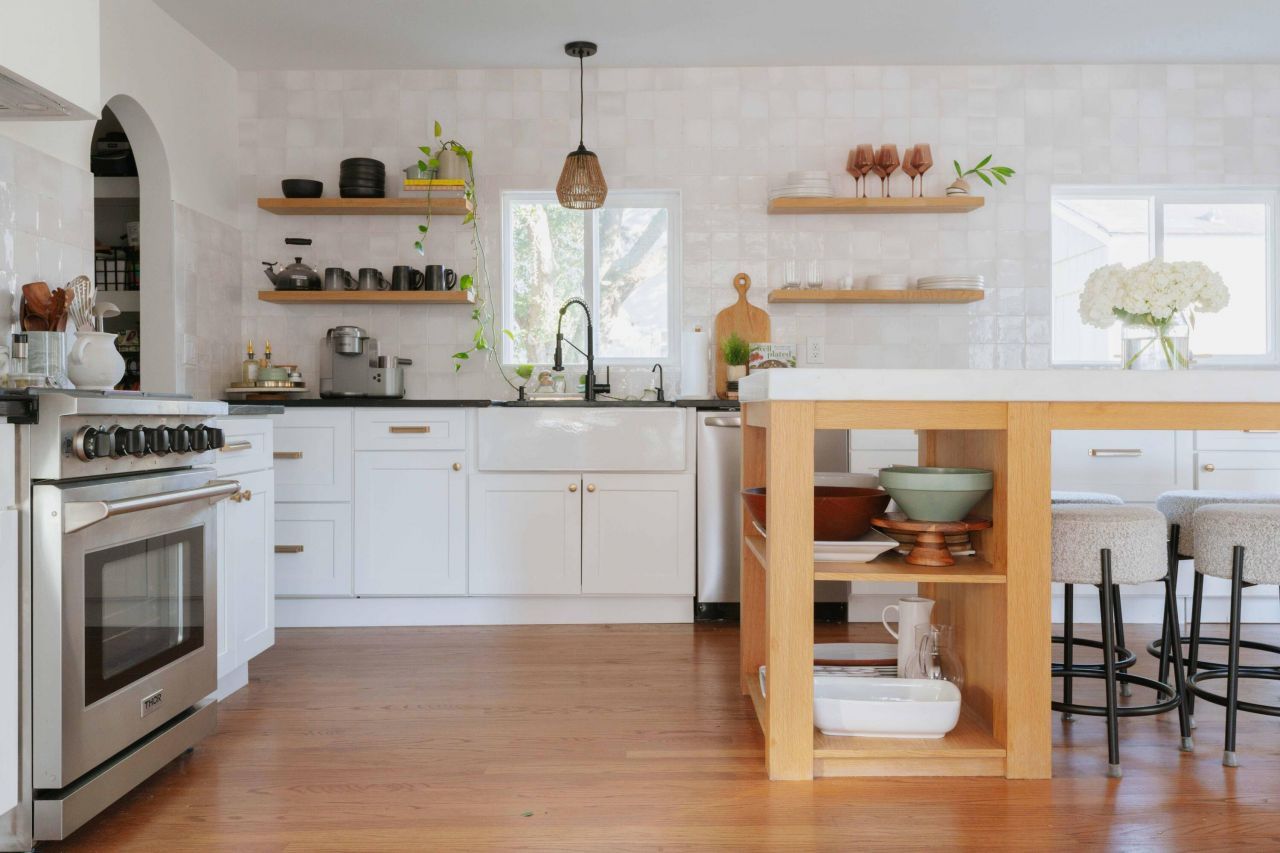 242 W Poplar Street Photo 8