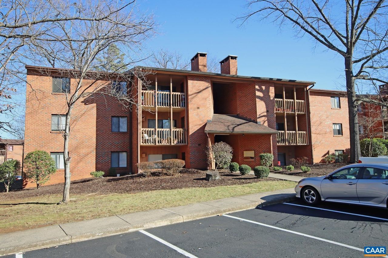 103 Turtle Creek Rd, Unit 9, Charlottesville, VA 22901 Main Photo