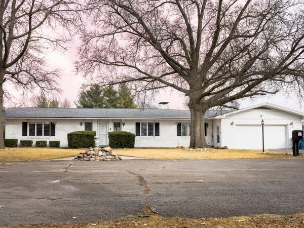 100 S Westview Drive, Pontiac, IL 61764