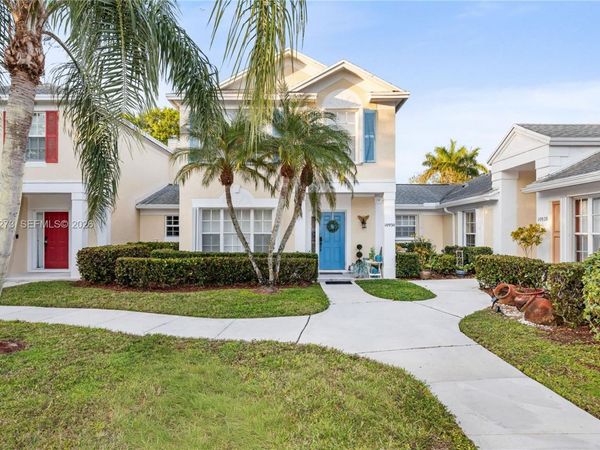 10930 Periwinkle Ln , Tamarac, FL 33321