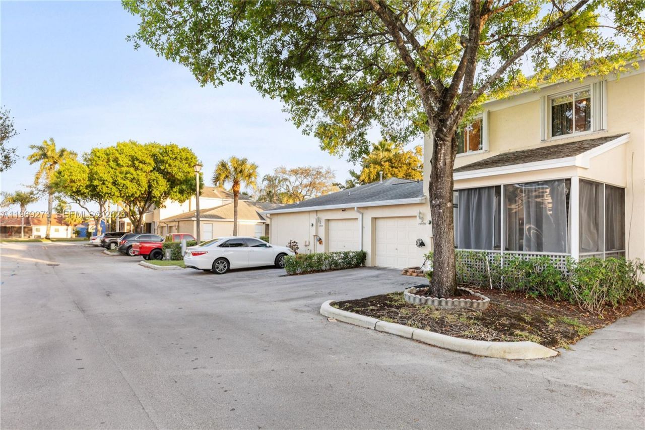 10930 Periwinkle Ln , Tamarac, FL 33321 Photo