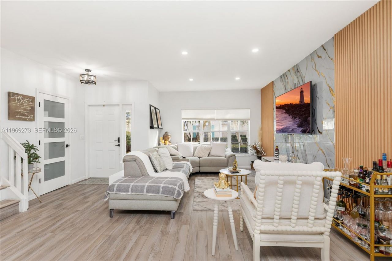 10930 Periwinkle Ln , Tamarac, FL 33321 Photo