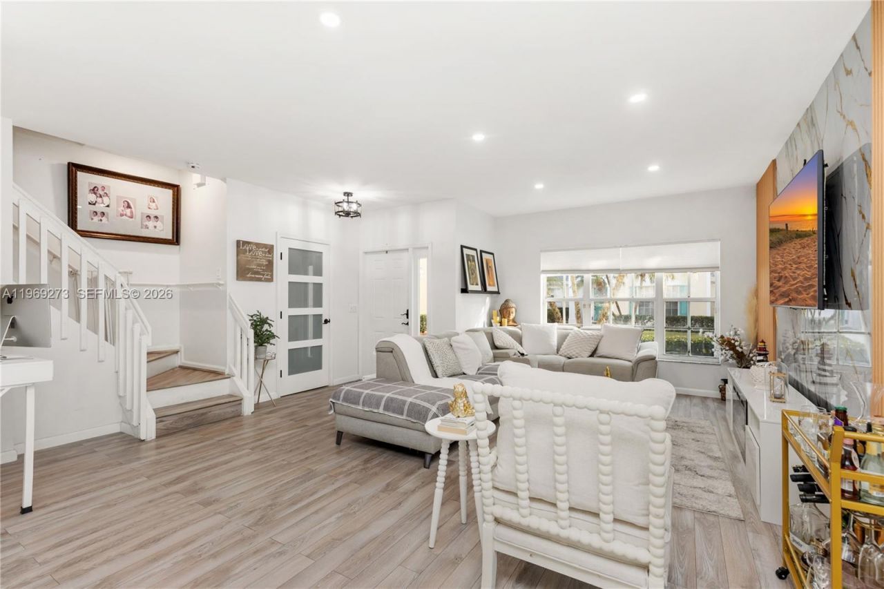 10930 Periwinkle Ln , Tamarac, FL 33321 Photo