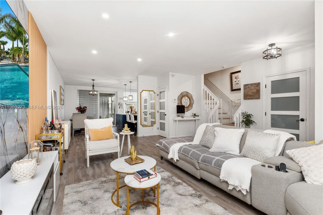 10930 Periwinkle Ln , Tamarac, FL 33321 Photo