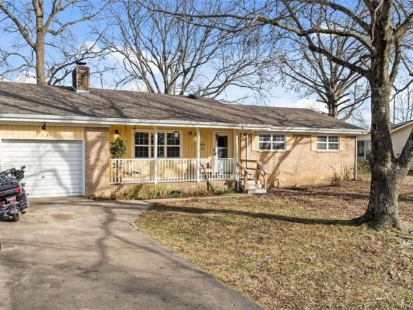 323 Western Hills Drive , Siloam Springs, AR 72761