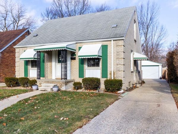 20927 Hawthorne Street, Harper Woods, MI 48225