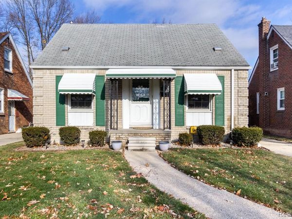 20927 Hawthorne Street, Harper Woods, MI 48225