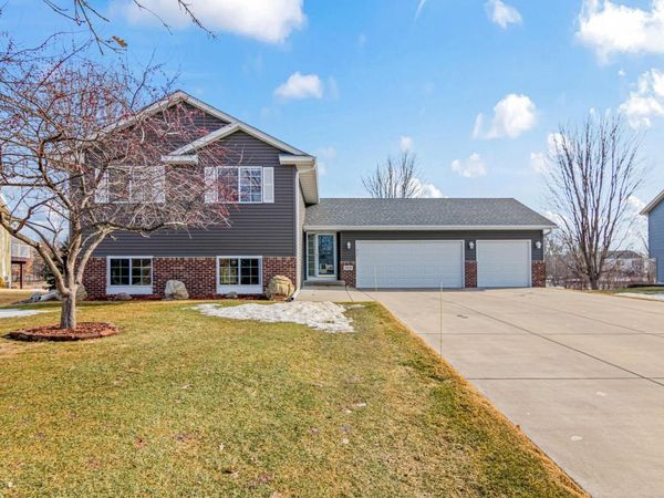 568 Woodduck Trail, Lino Lakes, MN 55014