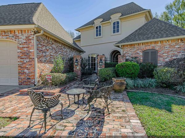 8120 Rosewood Dr, Denham Springs, LA 70726