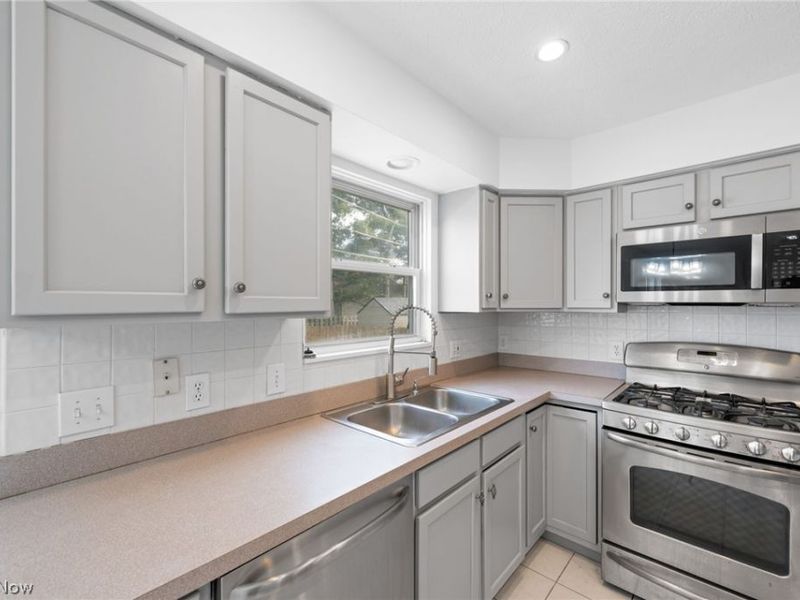 29008 Uxbridge Drive, Willowick, OH 44095 Photo 12