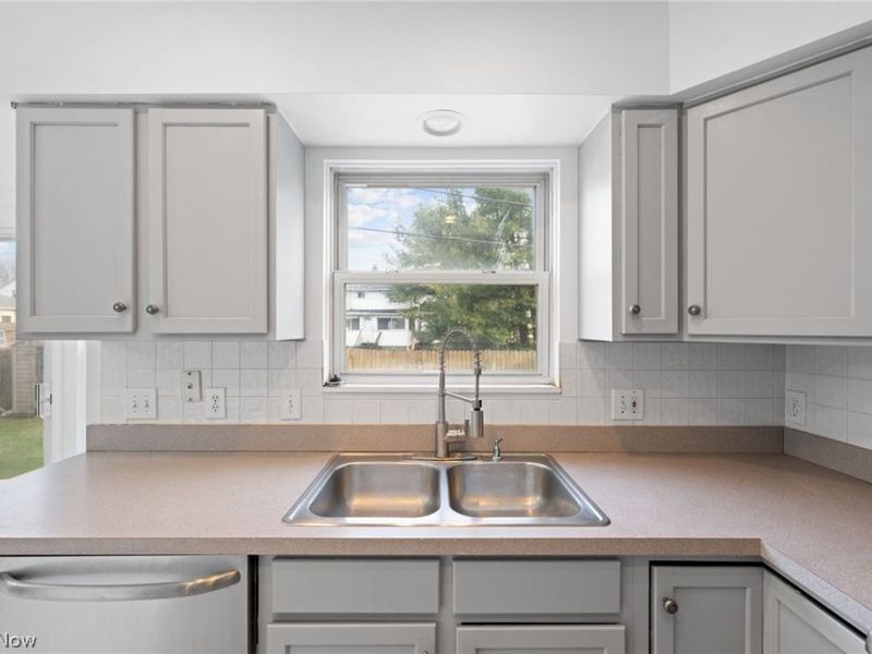 29008 Uxbridge Drive, Willowick, OH 44095 Photo 13