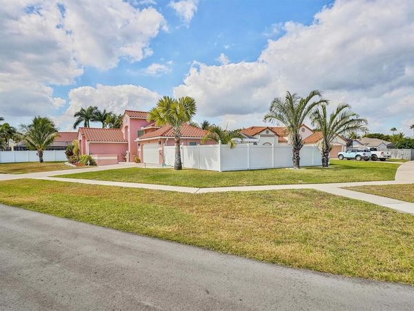 26 Dogwood Cir, Boynton Beach, FL 33436