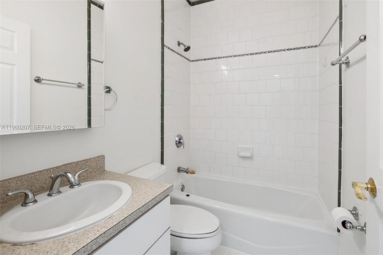 3134 Hibiscus St, Miami, FL 33133 Photo