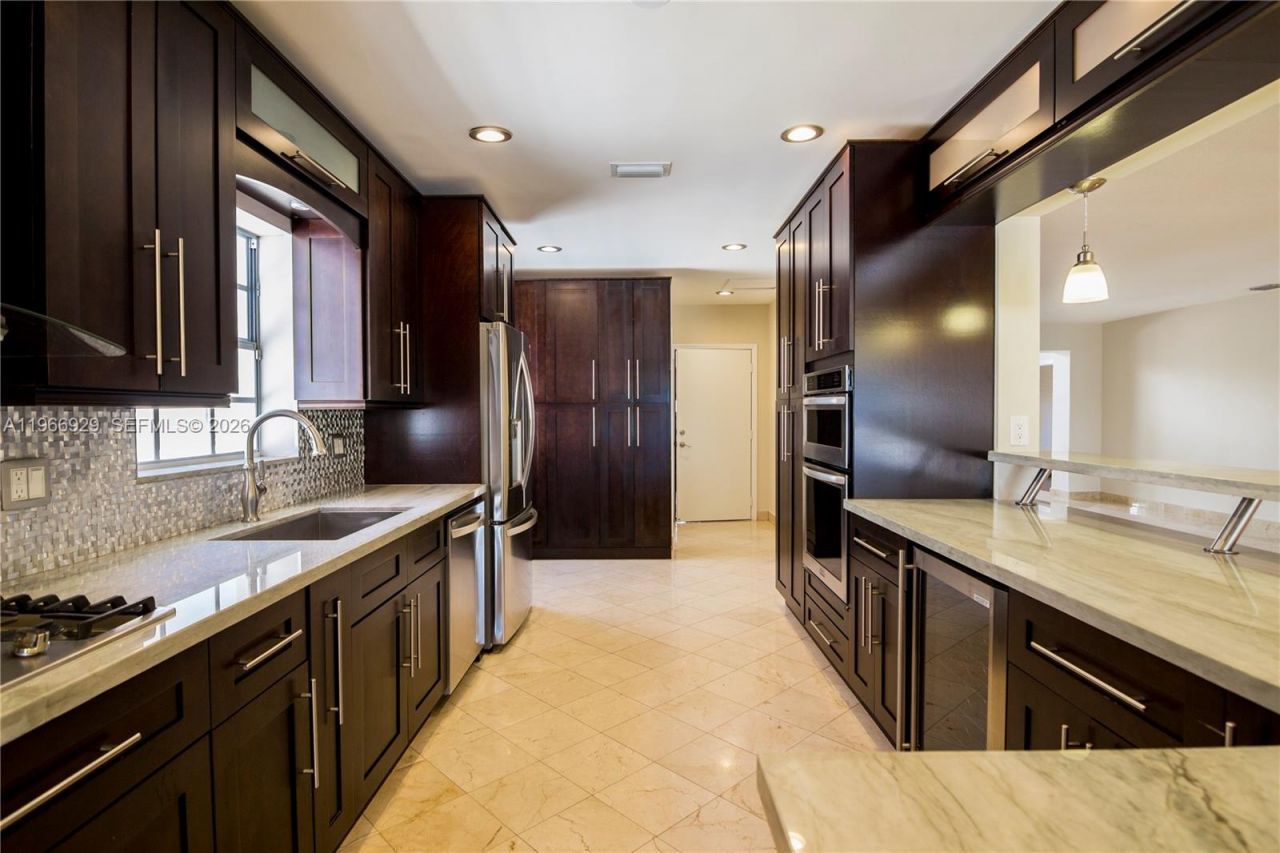 1400 Stillwater Dr, Miami Beach, FL 33141 Photo