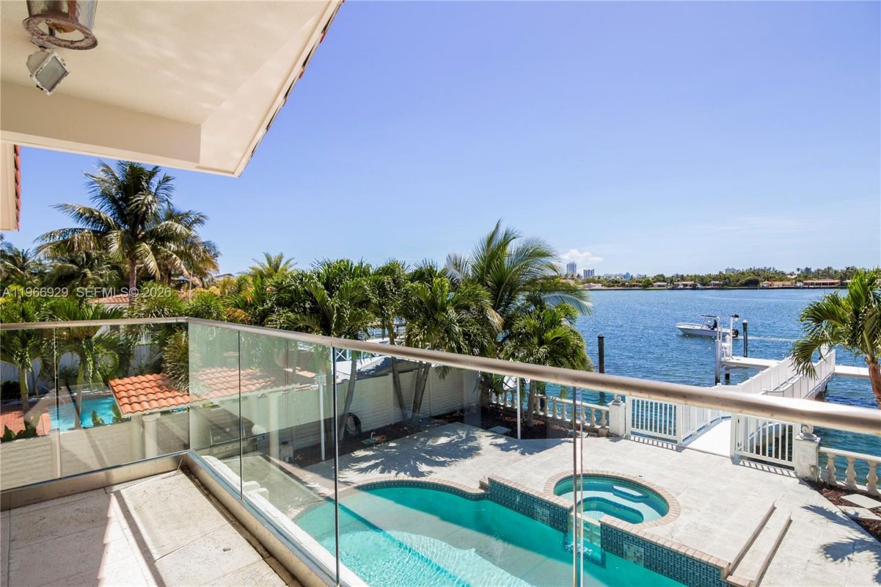 1400 Stillwater Dr, Miami Beach, FL 33141 Photo