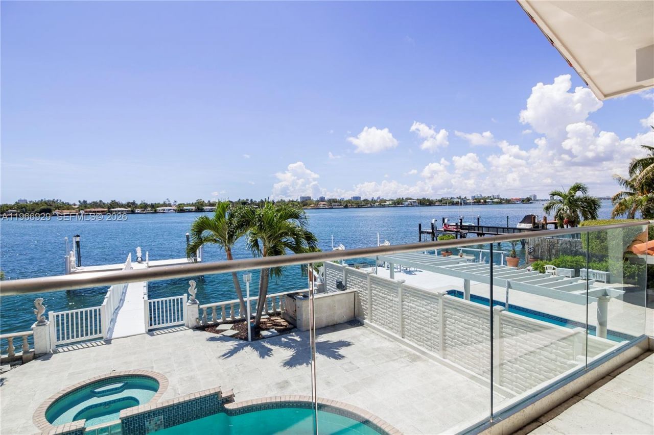 1400 Stillwater Dr, Miami Beach, FL 33141 Photo