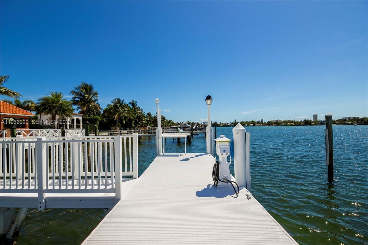 1400 Stillwater Dr, Miami Beach, FL 33141 Photo