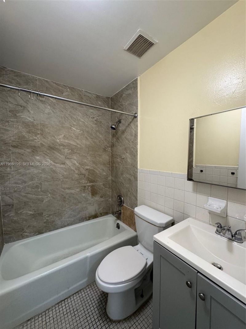 927 S Pine St, Lake Worth, FL 33460 Photo