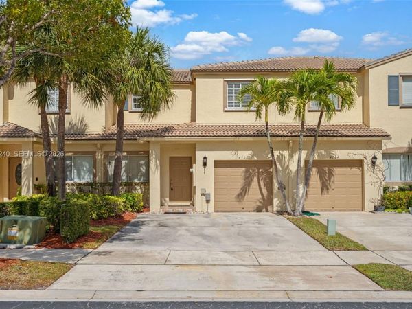 4722 Lago Vista Dr , Coconut Creek, FL 33073