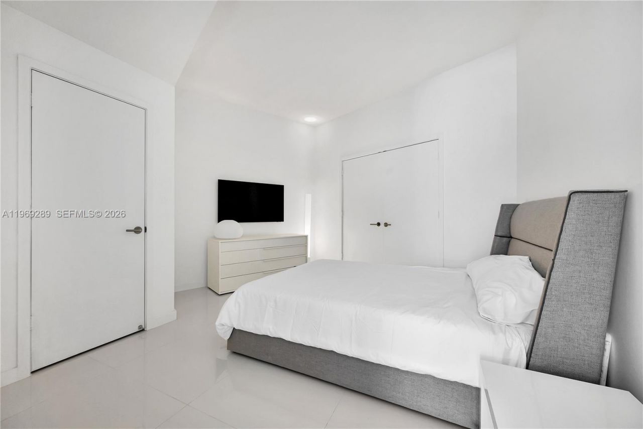 851 NE 1st Ave, Unit 1701, Miami, FL 33132 Photo