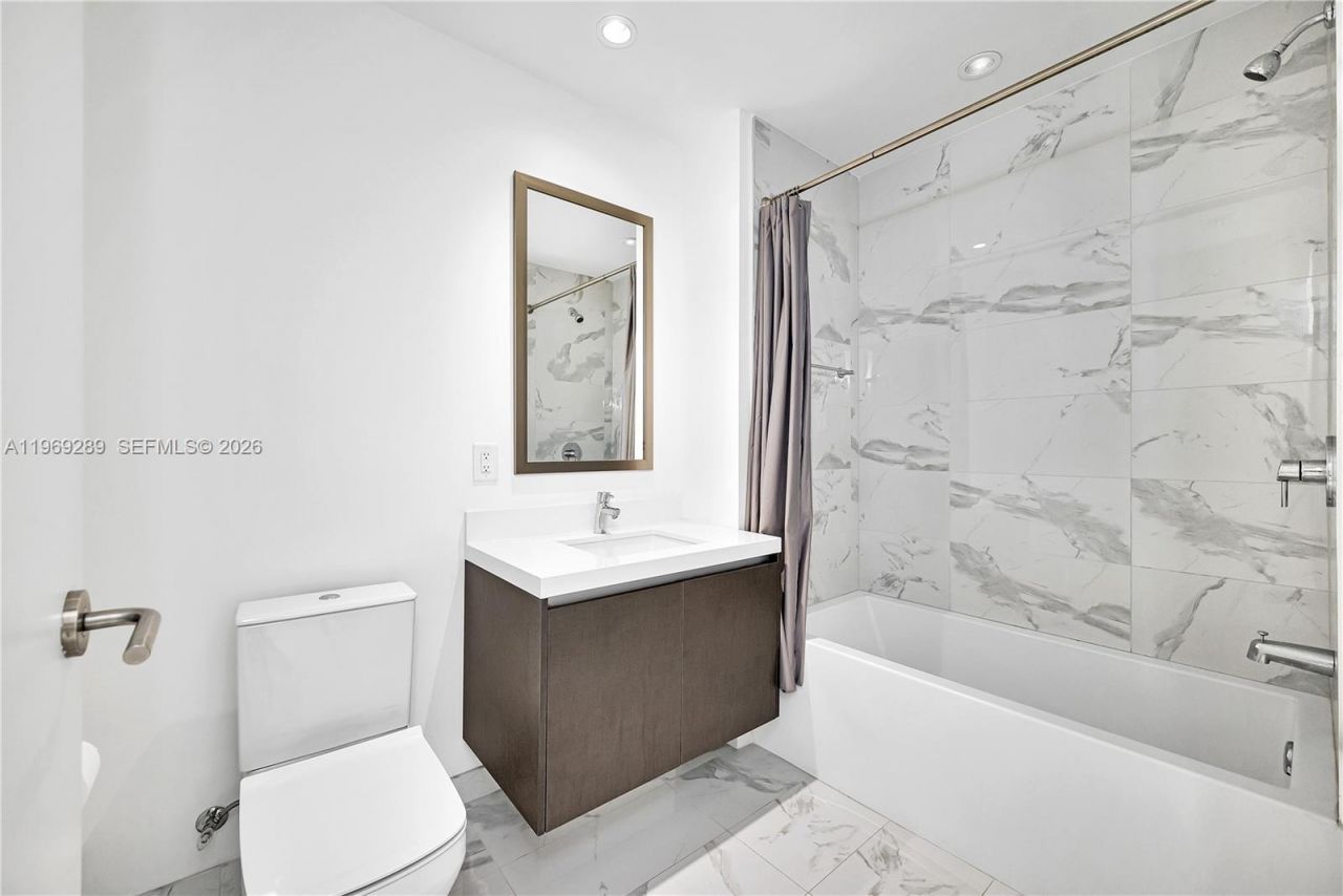 851 NE 1st Ave, Unit 1701, Miami, FL 33132 Photo