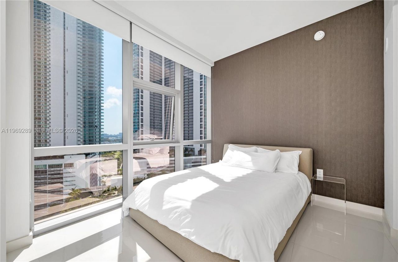 851 NE 1st Ave, Unit 1701, Miami, FL 33132 Photo