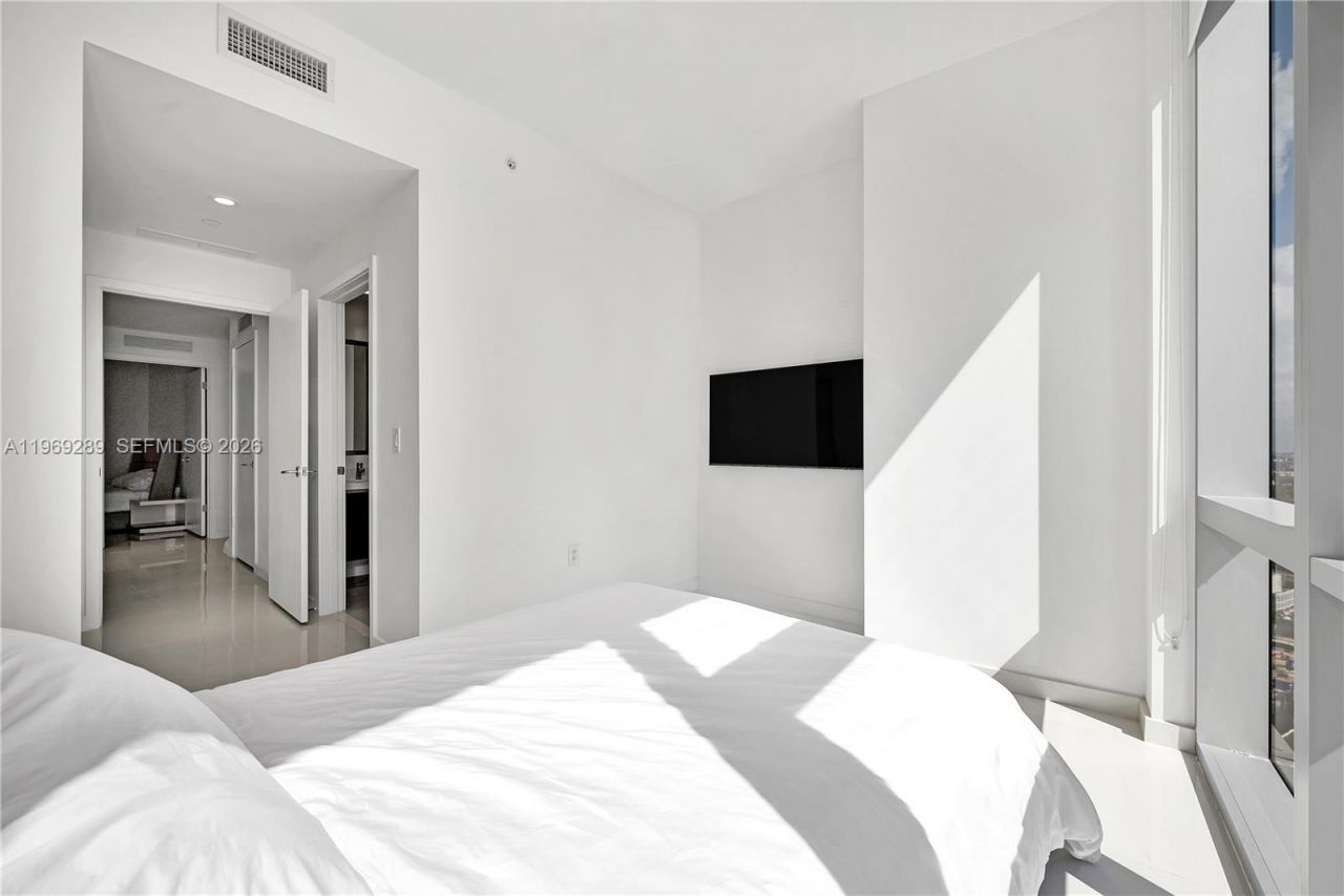 851 NE 1st Ave, Unit 1701, Miami, FL 33132 Photo