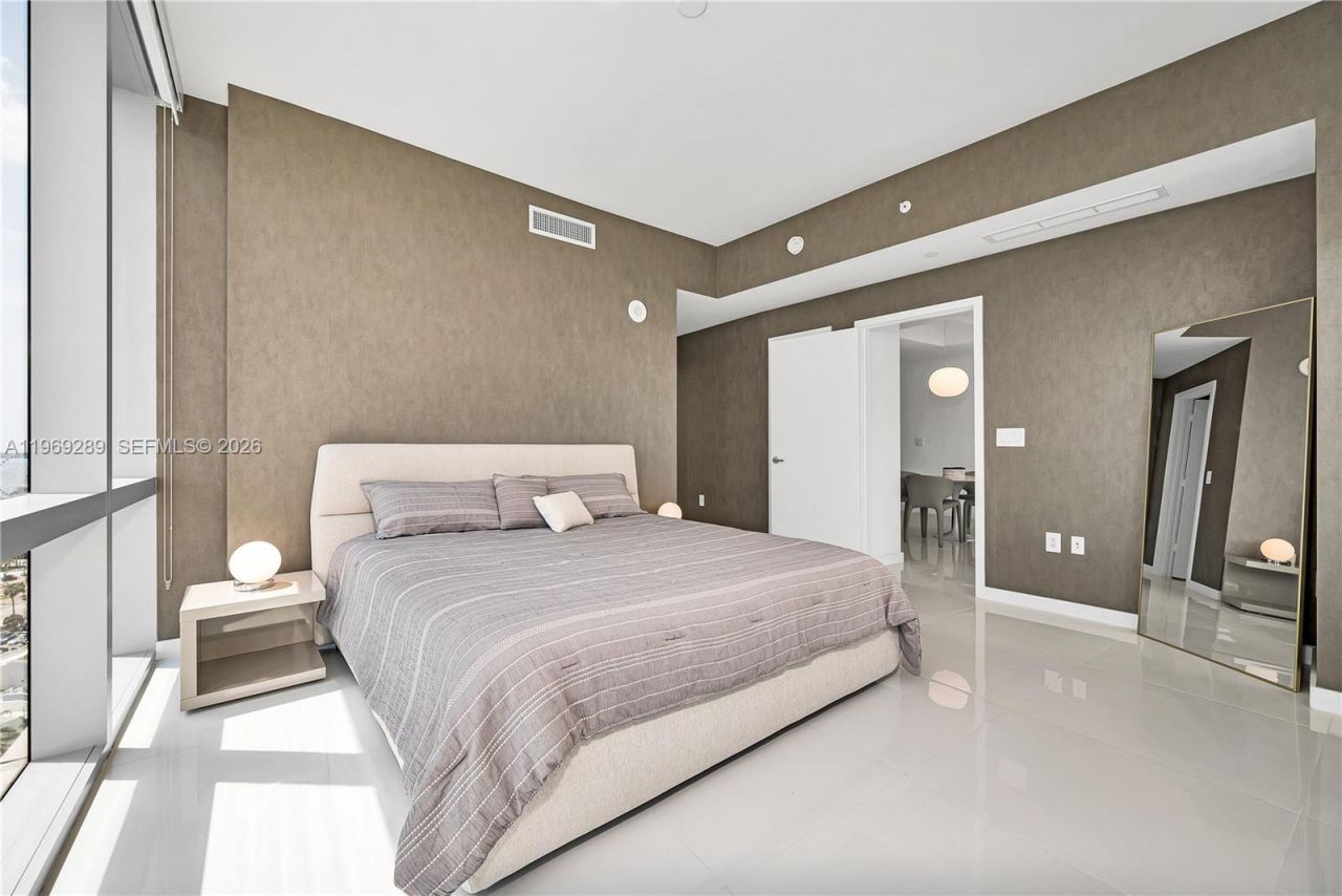 851 NE 1st Ave, Unit 1701, Miami, FL 33132 Photo