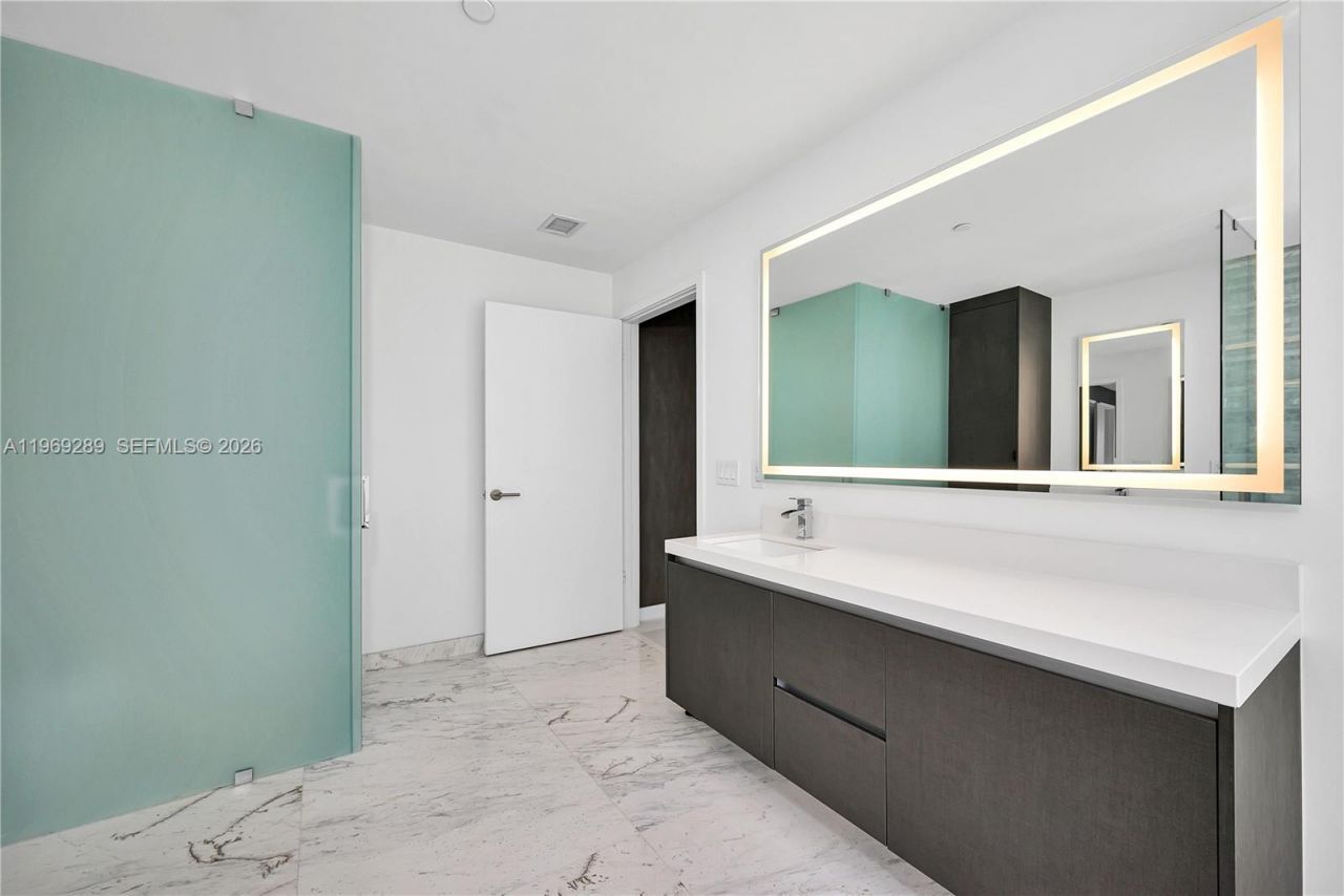 851 NE 1st Ave, Unit 1701, Miami, FL 33132 Photo