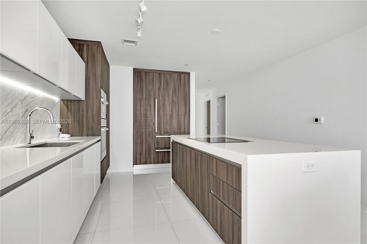 851 NE 1st Ave, Unit 1701, Miami, FL 33132 Photo