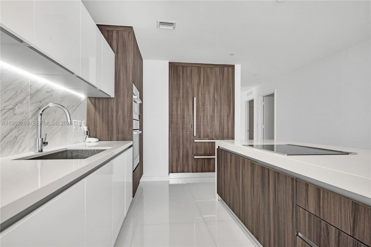 851 NE 1st Ave, Unit 1701, Miami, FL 33132 Photo