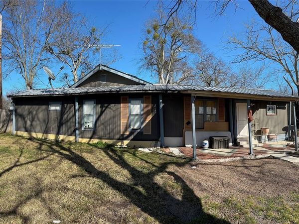 202 Cottonwood Street , Barry, TX 75102