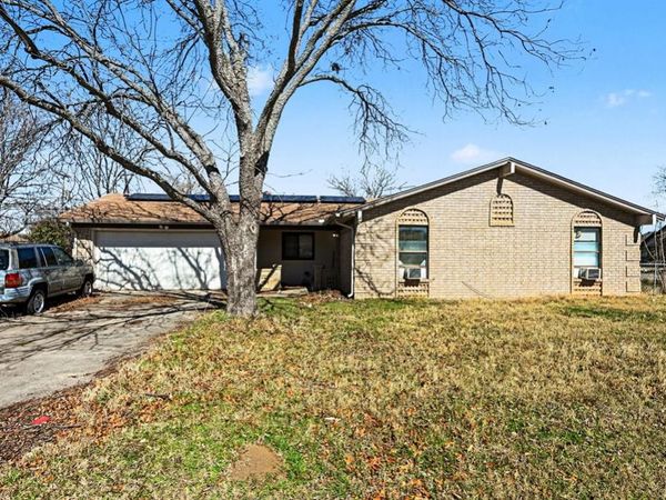 1732 Tanglewood Drive , Azle, TX 76020