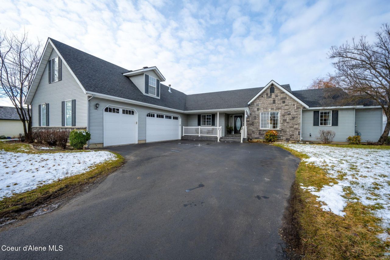 2661 N Distant Star Rd, Post Falls, ID 83854 Main Photo