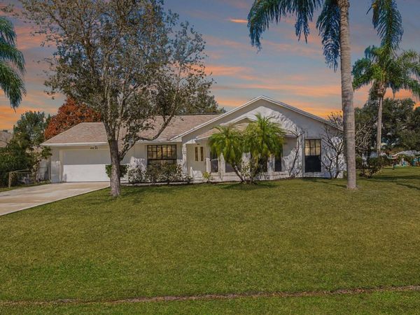 6935 NW Hershy Circle, Port Saint Lucie, FL 34983